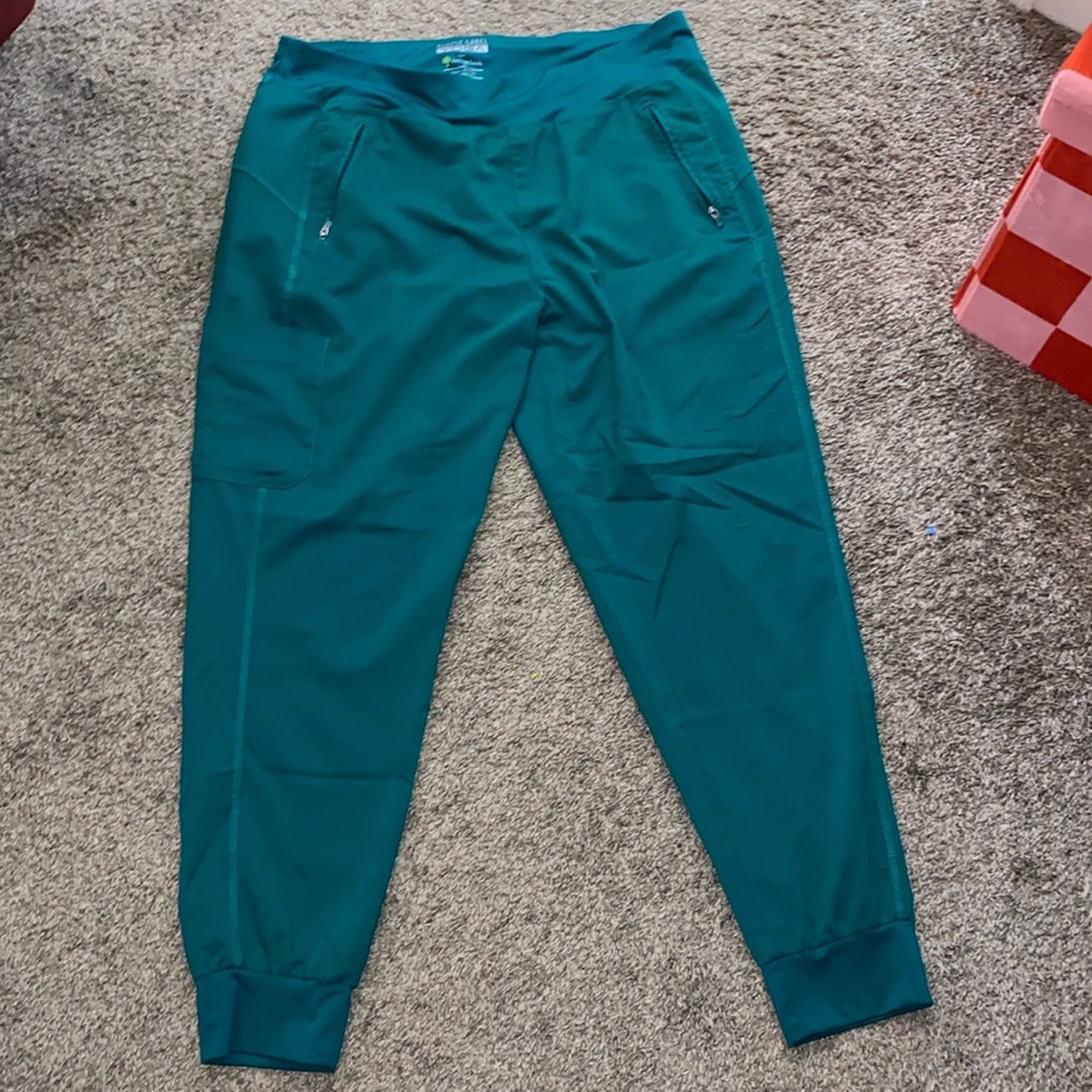 Scrub set
